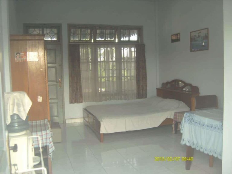 Contoh Kamar Besar Hadap Balkon