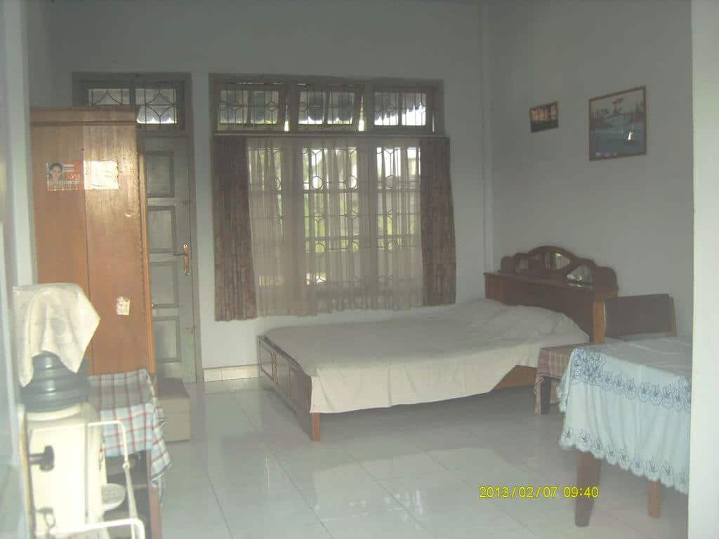 Contoh Kamar Besar Hadap Balkon