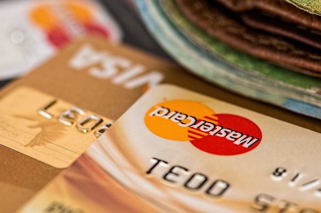 Kartu Kredit Visa dan Master Card (Credit Card)