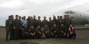Foto Bersama Antara Personel TNI AU dengan AU Korsel di depan pesawat Orion. ©2015 Dispenau