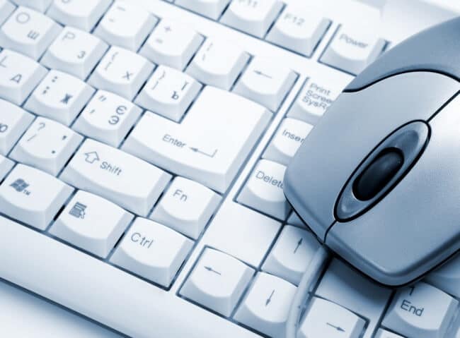 mouse di atas keyboard