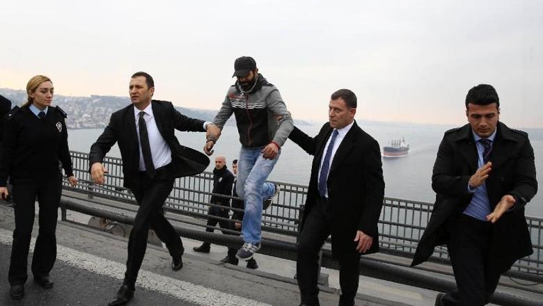 Orang-yang-mau-bunuh-diri-di-turki-erdogan-presiden