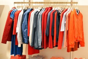 Baju, Kaos, Kemaja Lengan Panjang Digantung Warna-Warni