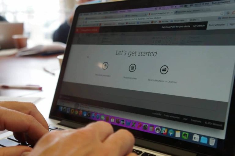 Gambar Laptop Orang Mengetik Komputer Tangan Let's Get Started Mari Mulai Terjemahan Inggris Indonesia