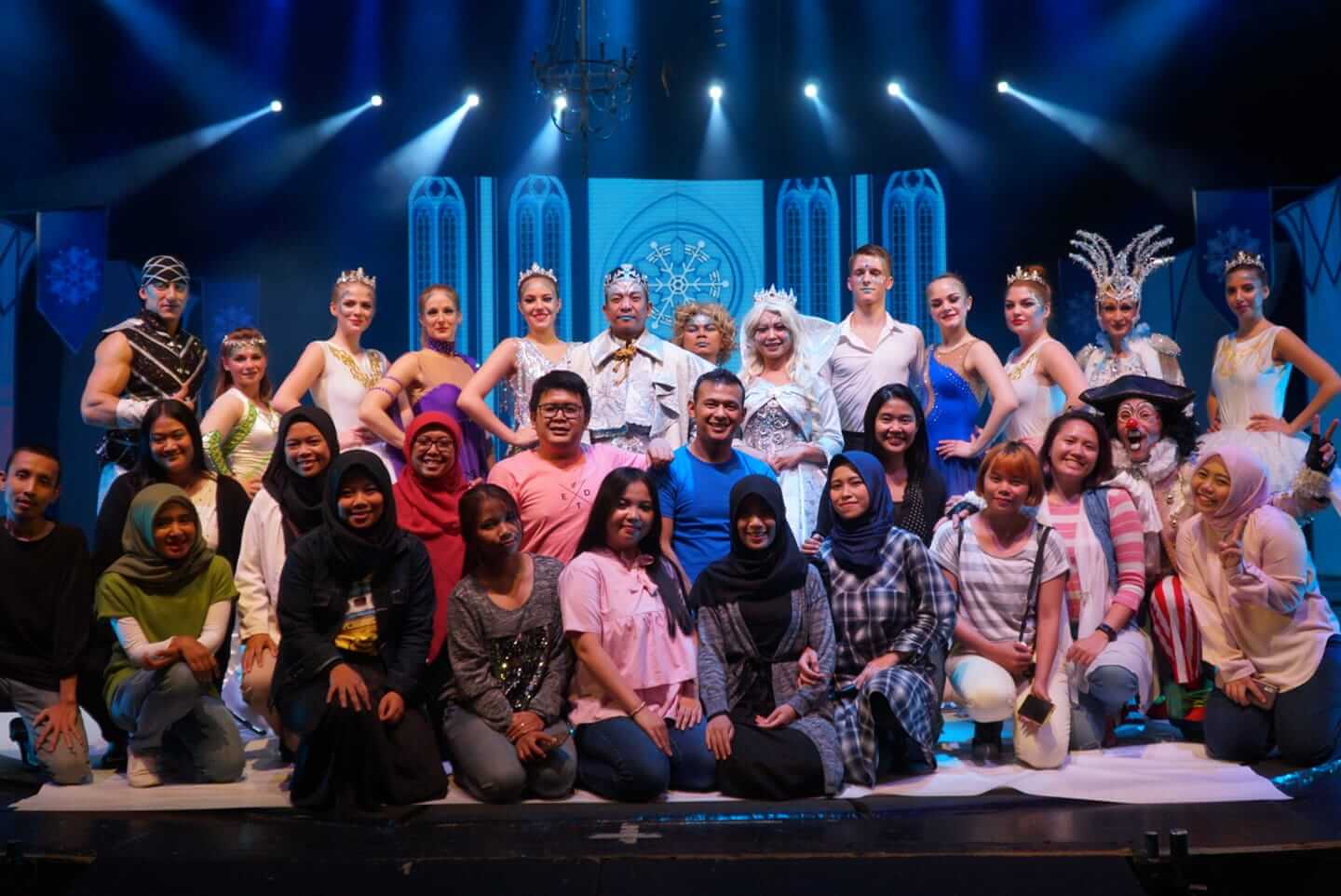Foto Bersama Sirkus Internasional dari Savaliev's Grand Circus TSM TSB 23 November 2019