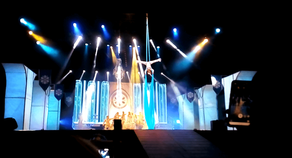 Menari Dengan Kain Sirkus Savaliev's Grand Circus Trans Studio Bandung