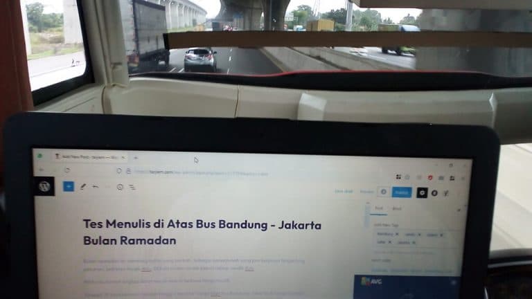 Tes Menulis di Atas Bus Bandung - Jakarta - Jambi Bulan Ramadan